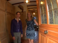 Un couple libertin nous reçoit chez eux, et madame nous offre son anus comme vide-couilles ! (vidéo exclusive)