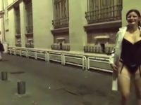 Emma, 1ère exhib dans les rues de Nimes et plan cul au café du coin ! (vidéo exclusive)