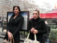 Les filles de l’abri de bus on trouvé leur maître : séance d’éducation peu banale ! (vidéo exclusive)
