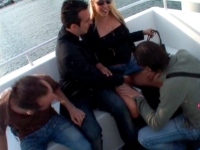 Mallory se fait inviter par 3 fans pour une petite virée en mer…et sodo au grand air !