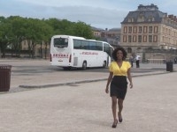 Nina, guide pour un tour-opérateur spécialisé sur le château de Versailles ! (vidéo exclusive)