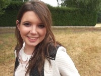 Angela, petite brunette de 18 ans, son dépucelage anal douloureux et intense ! (vidéo exclusive)