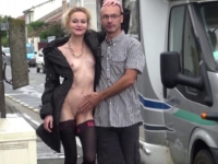 Morgane, jeune bourgeoise bordelaise, offerte à des vieux et une salope ! (vidéo exclusive)