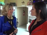 Emma, grande bourgeoise de la haute société bordelaise, emmenée dans un bordel ! (vidéo exclusive)