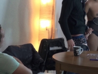 Blackette de Toulouse offerte par tous les trous devant son mec ! (vidéo exclusive)
