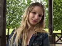Etudiante en droit de 19 ans, qui veut devenir avocate, nous laisse la dévergonder ! (vidéo exclusive)