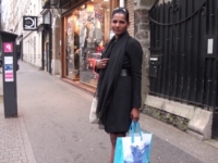 On va chercher Caroline, 39 ans, à l’aéroport, qui arrive tout juste de Martinique ! (vidéo exclusive)