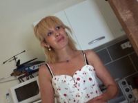 Zhelia, 38ans, hôtesse de caisse, en a marre de son mari qui ne la baise pas assez ! (vidéo exclusive)