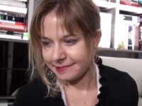 Pour ne pas payer le dépanneur informatique, elle le laisse la sodomiser ! (vidéo exclusive)