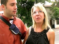 Amoureuse d’un petit mec, elle nous demande de lui organiser le plan Q (vidéo exclusive)*