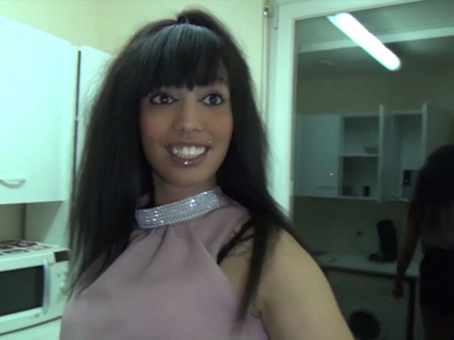 Carla Coiffeuse A Bordeaux S Offre Nos Services Pour Ses 35 Ans Video Exclusive Porno Reportages Sexe Amateur 100 Francais