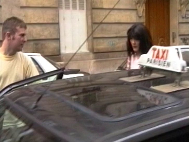 Une jeune femme se fait enlever par un chauffeur de taxi pervers ...